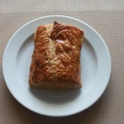 Слойка с яблоком